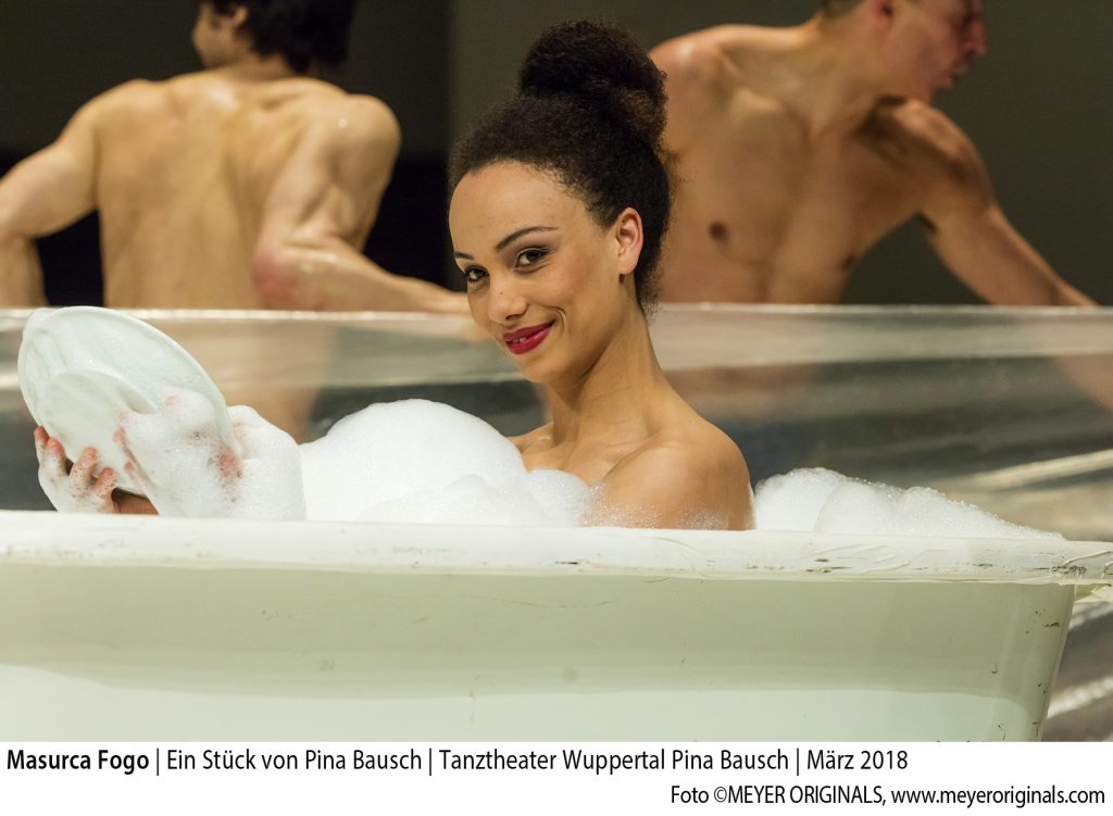 Ophelia Young in Masurca Fogo von Pina Bausch - Tanztheater Wuppertal ©Meyer Originals