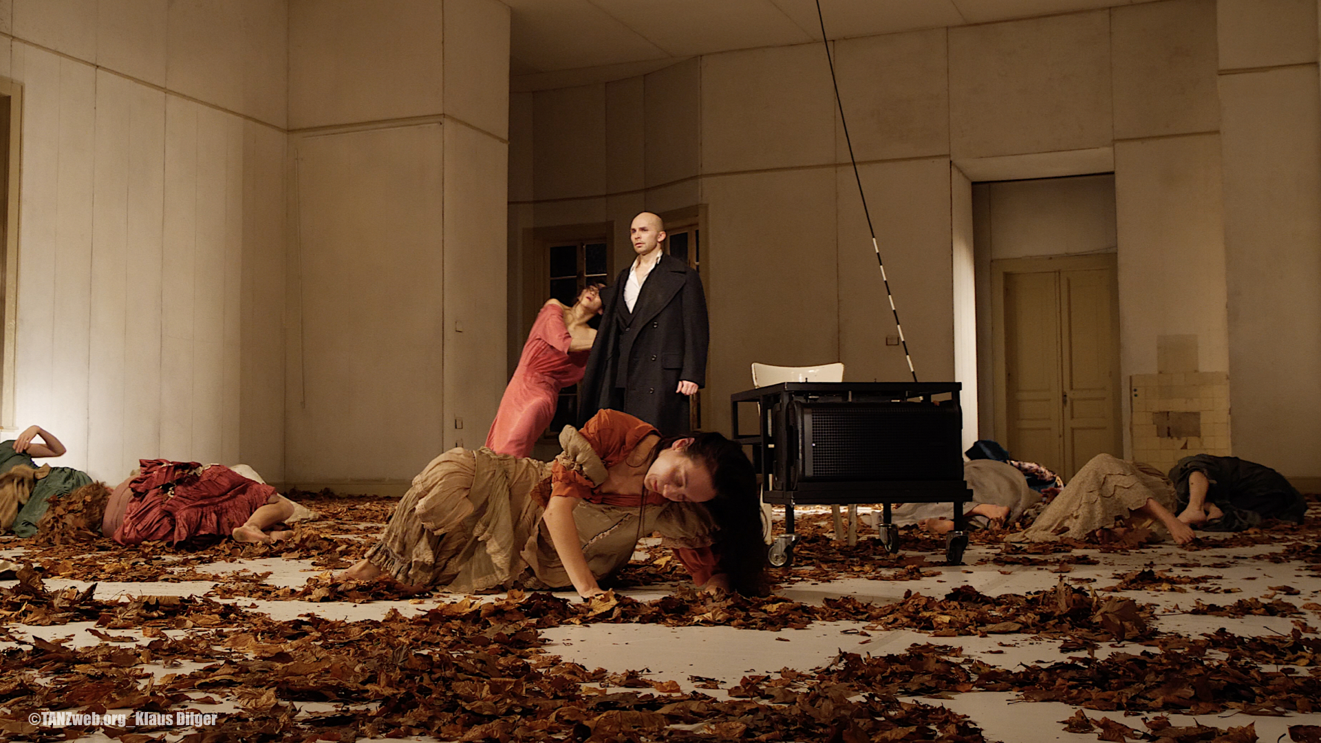 BLAUBART_TANZTHEATER-WUPPERTAL-PINA-BAUSCH©KLAUS-DILGER