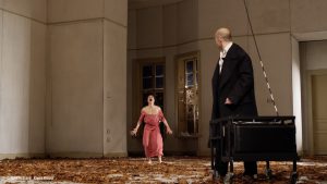 BLAUBART_TANZTHEATER-WUPPERTAL-PINA-BAUSCH©KLAUS-DILGER