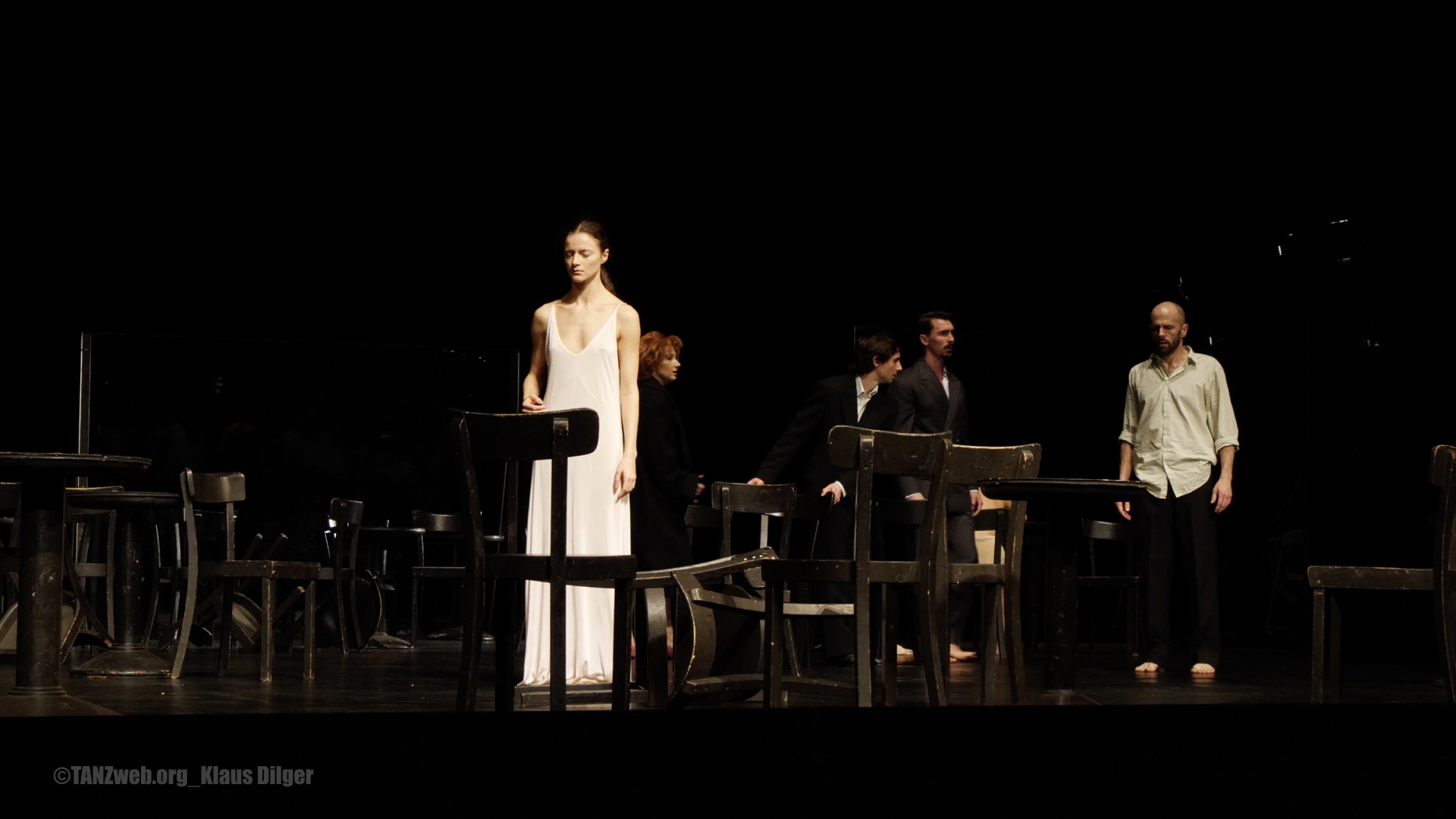 TRIPPLE-BILL-TTW_CAFE-MUeLLER_Pina-Bausch@TANZweb.org_Klaus-Dilger