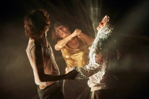 Extra-Life22-in-der-Regie-von-Gisele-Vienne-bei-der-Ruhrtriennale-©-Katrin-Ribbe