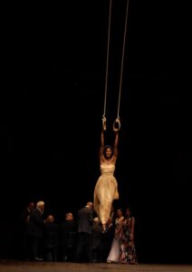 VIKTOR_Pina-Bausch©Klaus-Dilger