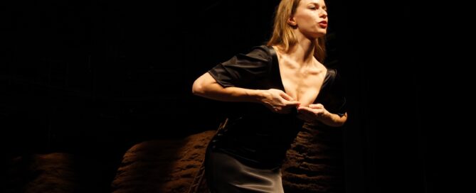 VIKTOR_Pina-Bausch©Klaus-Dilger