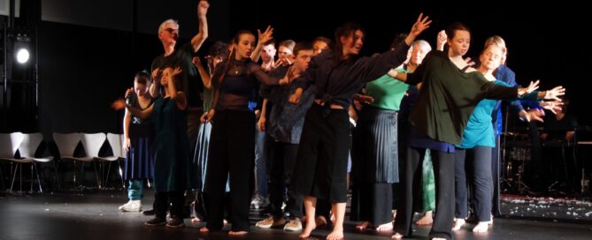 Simurgh_DIKdanstheater©TANZweb.org_Klaus-Dilger